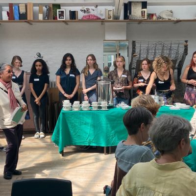 6thformprefectswithChairofTrustees