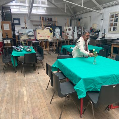 ChairofTrusteesmakingfinaladjustmenttoflowers