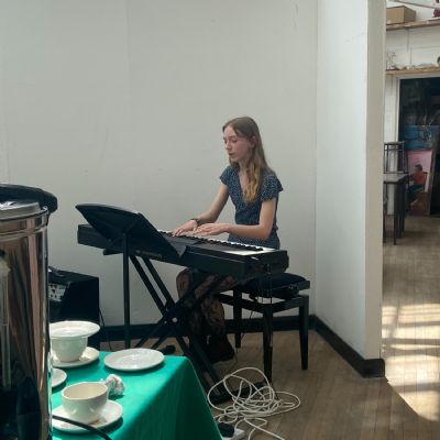 Entertainmentfrom6thformmusicianHannah